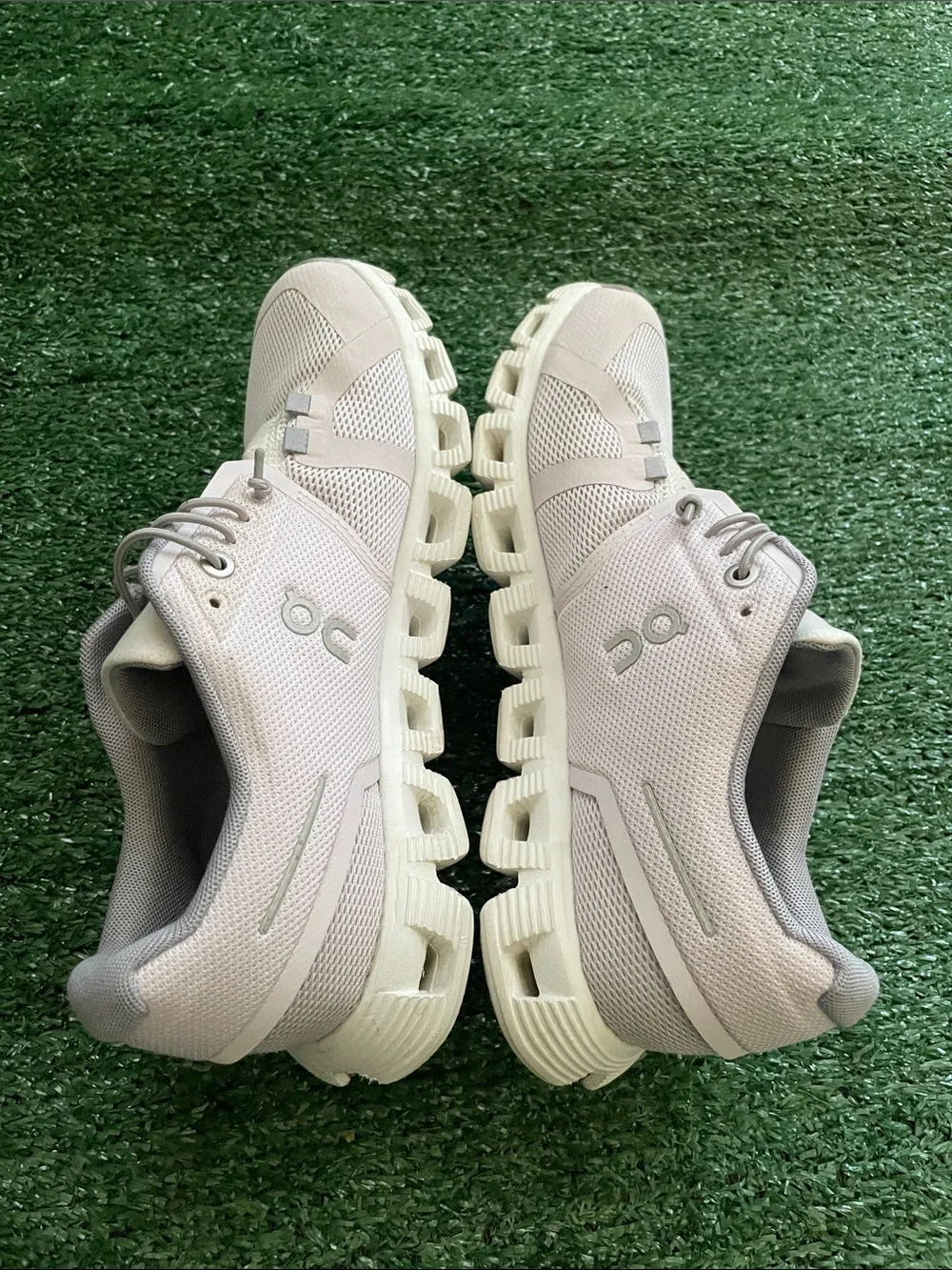 On Cloud 5 59-98899 Women's size 7 Running Sneakers Shoes Lily Frost